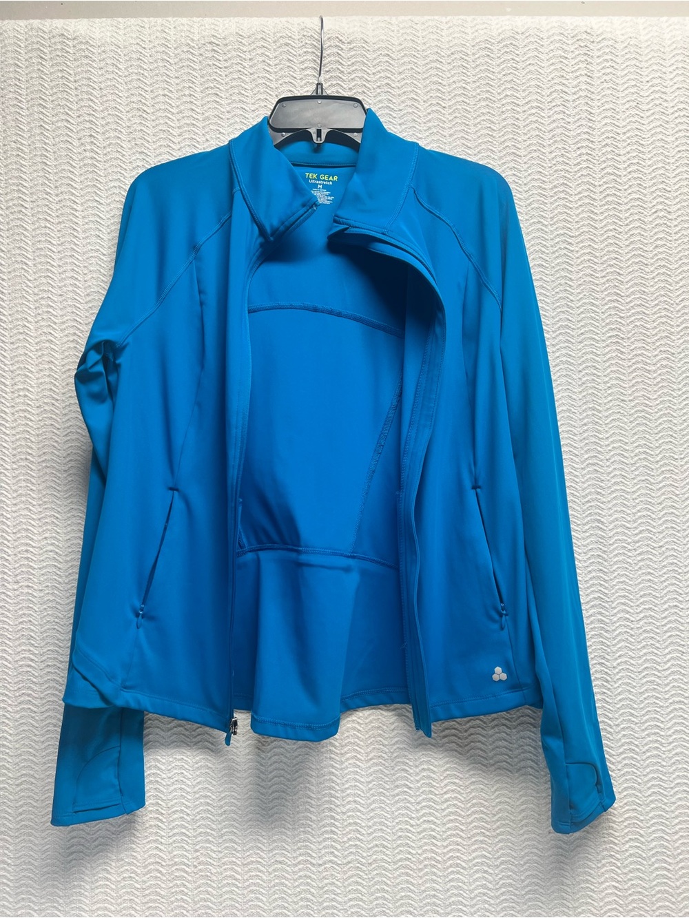tek gear / blue softshell ultrastretch workout jacket size medium